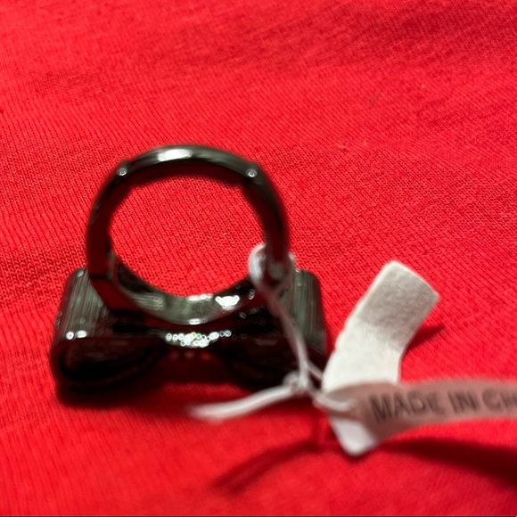 Very pretty Bow ring with a little bling. Band is adjustable expands as needed - Picture 5 of 5